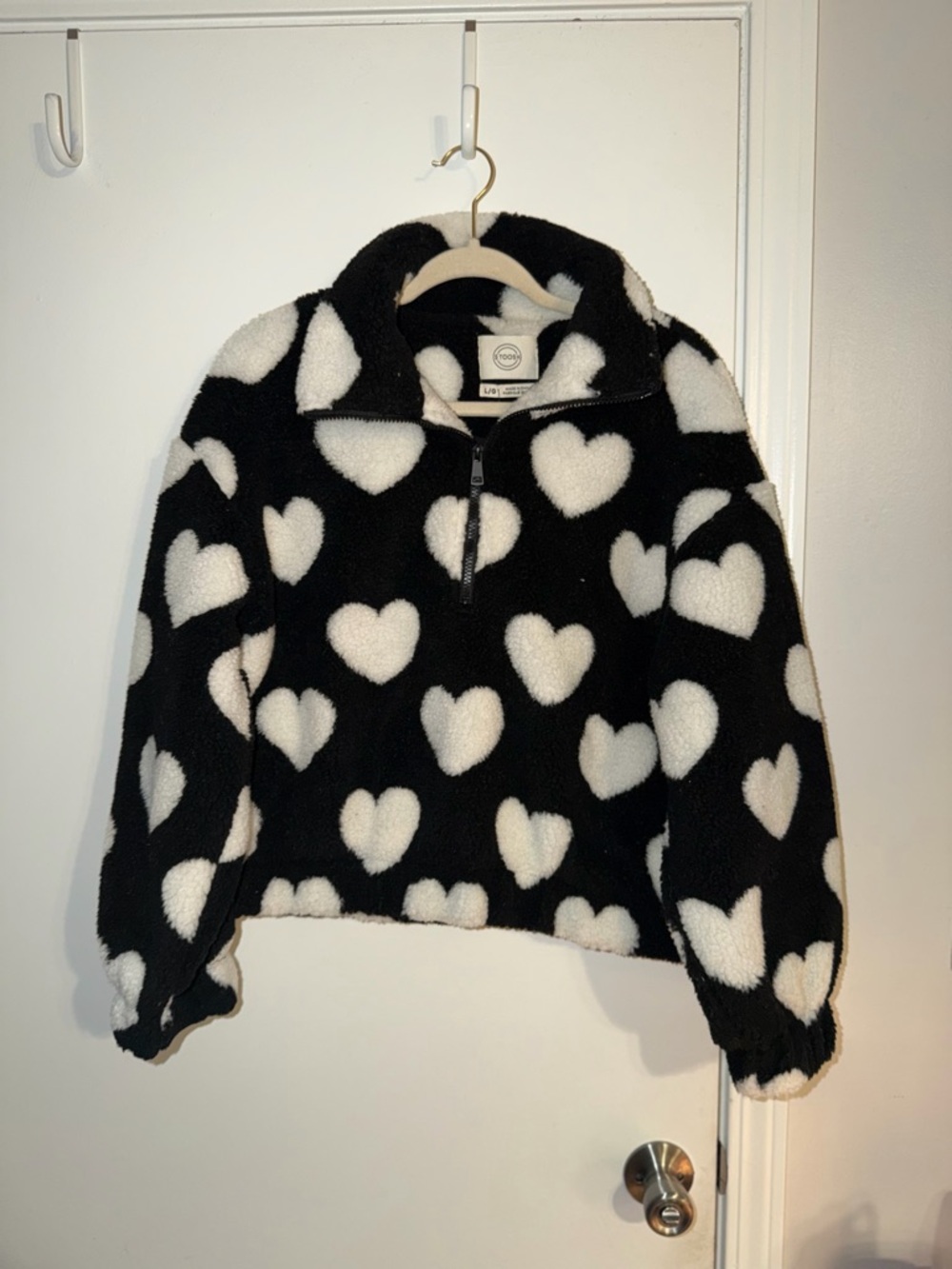 Francesca's Collections Black & White Heart Sherpa Pullover